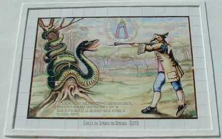 Painel de azulejos representando a morte da serpente - Sra dos Rem�dios